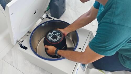 Un cliente thailandese ha acquistato una centrifuga Cenlen 2050 per la pelletizzazione delle cellule microbiche (sedimentazione)