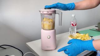 Dalla frutta alla base trasparente del cocktail – Centrifuga CTL550 in azione