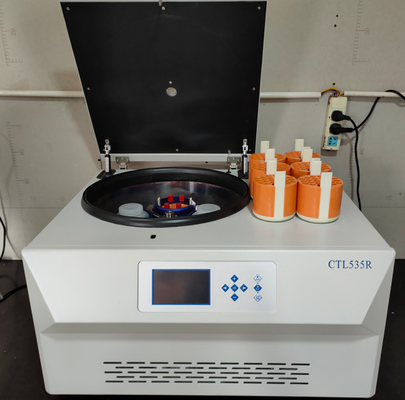 Un buon prezzo. Macchina refrigerata medica della centrifuga di grande capacità per sangue/plasma/siero in linea