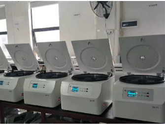 Un buon prezzo. 4000rpm oscillano fuori la centrifuga dell'estrattore di condizione del pavimento del rotore per estrazione dell'olio in linea