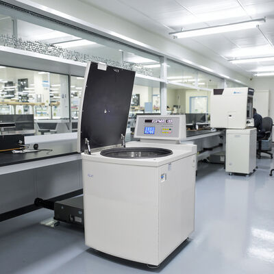 Un buon prezzo. CL-CFL6V Centrifuga a bassa velocità e grande capacità 6000 giri/min 6L per la ricerca in laboratorio di biotecnologie del sangue in linea